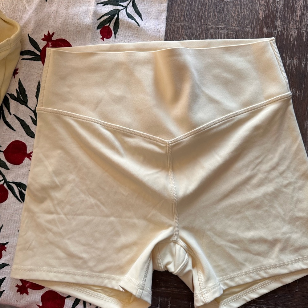 Fabletics Butter Yellow Sports Bra and Shorts Set - Picture 3 of 4
